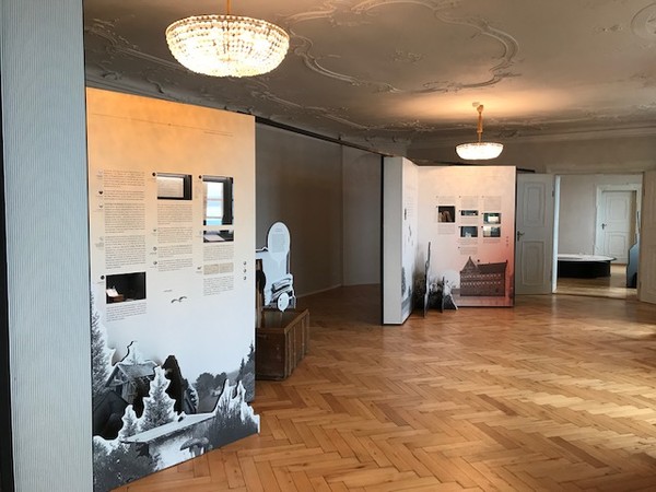 Einblick in die Ausstellung. Zu shene sind die Buchmodule © Droste-Forschungsstelle